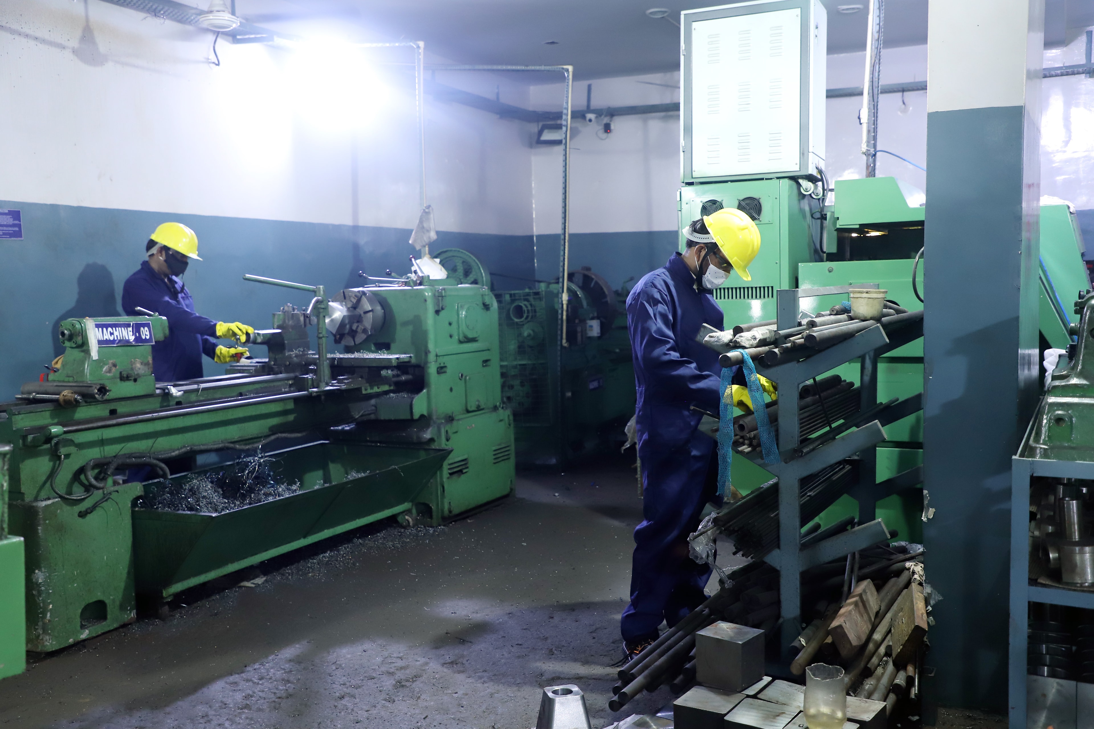 Industrial lathe machines at Aariv Precision